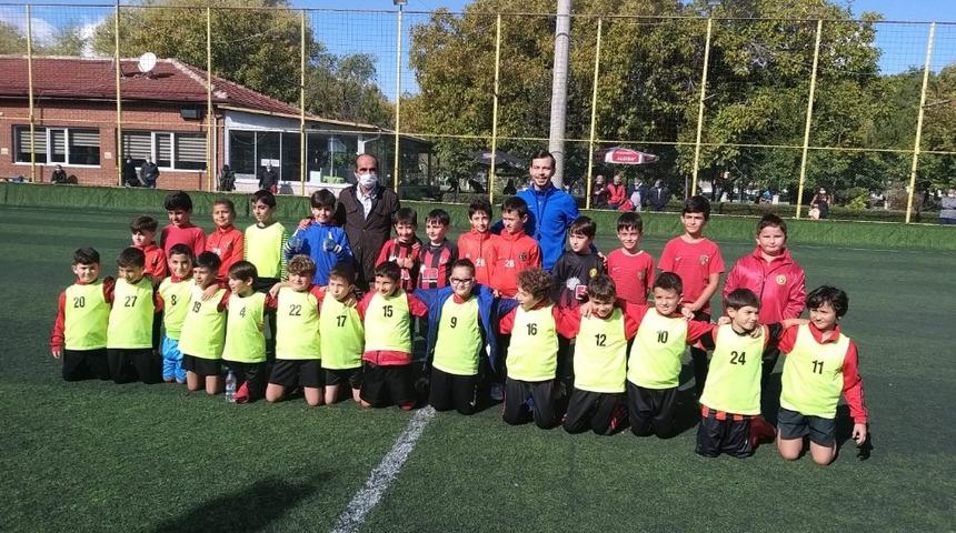 Başkandan minik futbolculara moral ziyareti