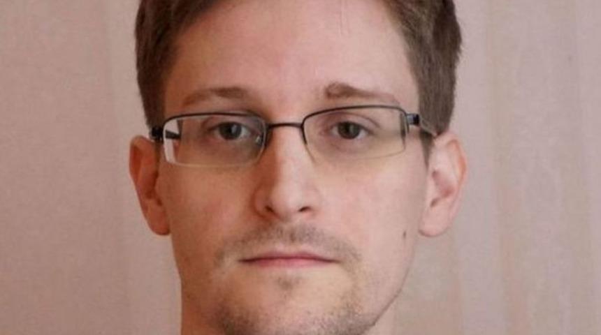 Edward Snowden: ABD'nin istihbarat bilgilerini sızdıran eski casus ve eşi Rusya vatandaşlığına başvurdu