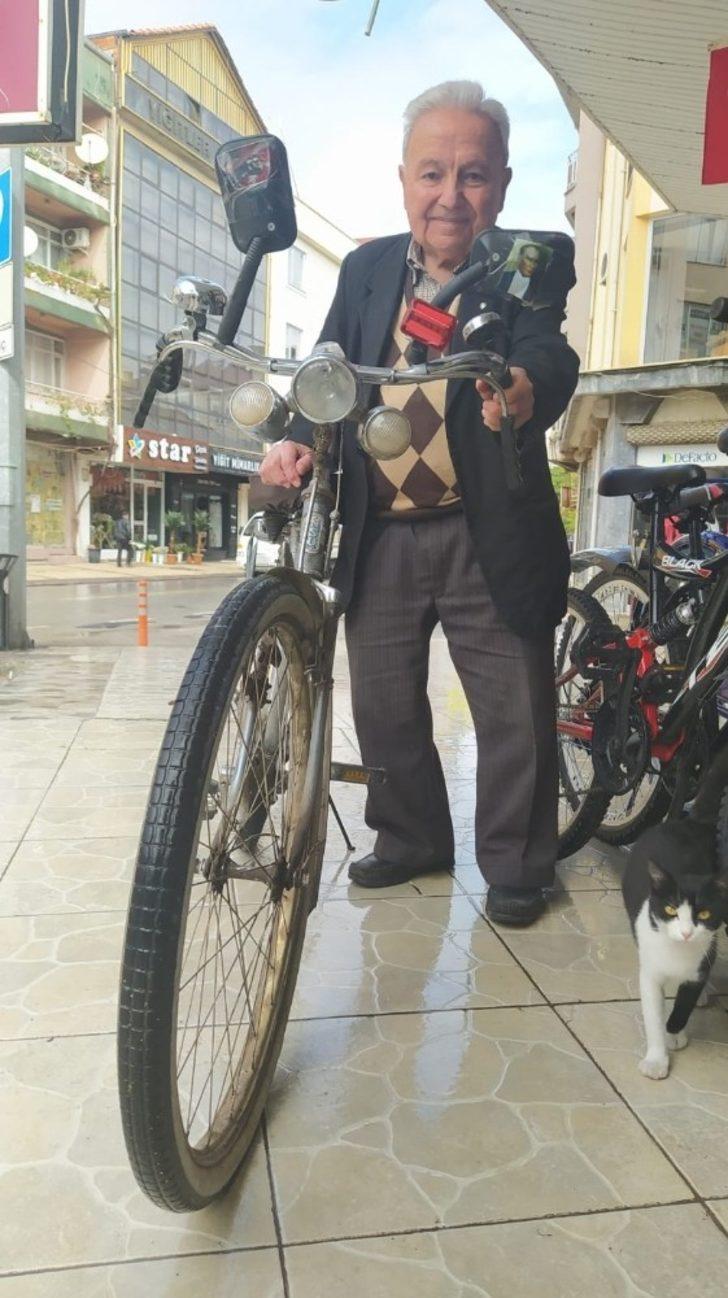 66 yıldır aynı bisikletiyle işe gelip gidiyor G4