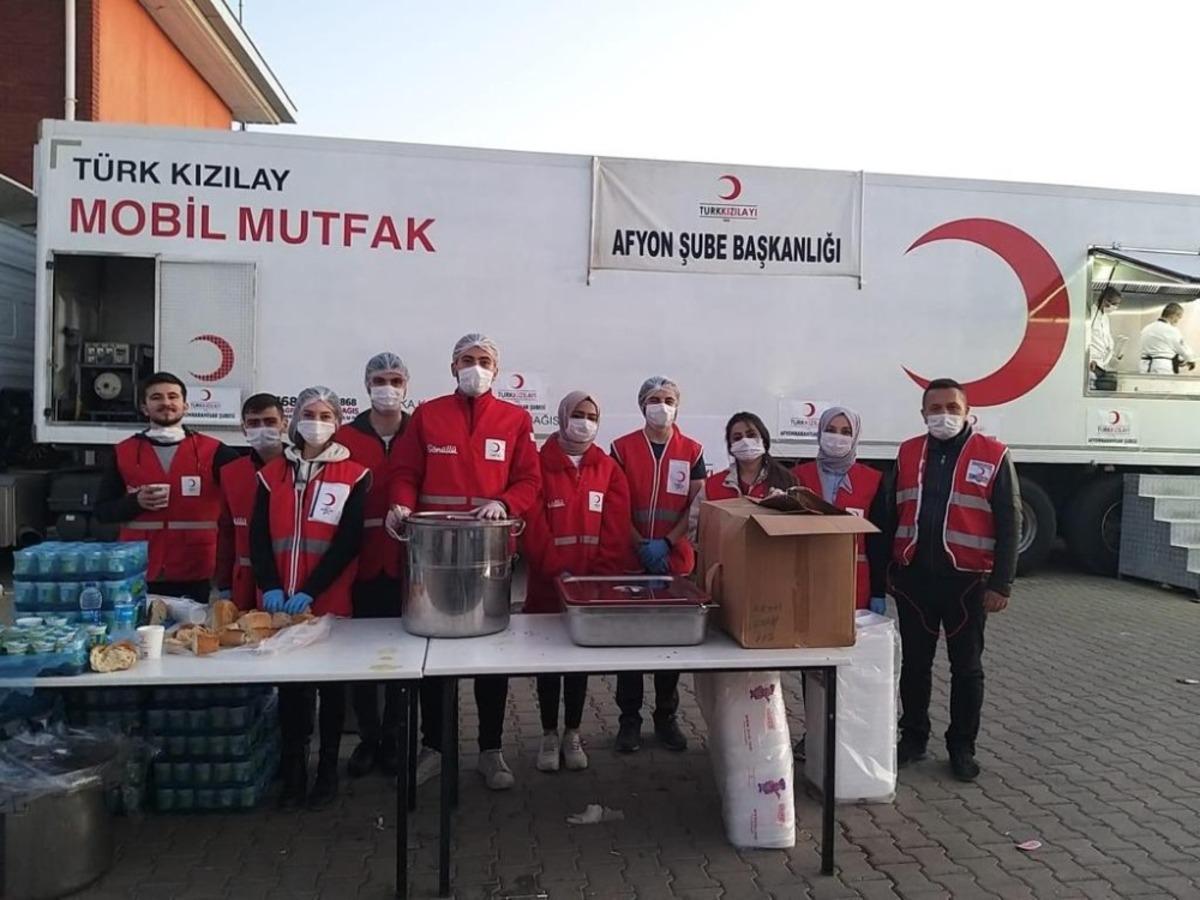 Afyonkarahisar Kızılay ekibi İzmir&rsquo;in yanında
