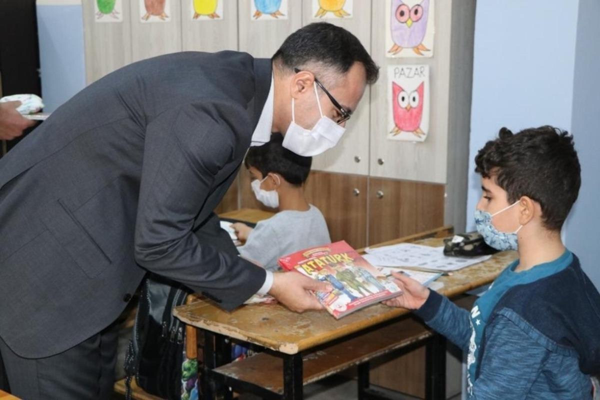 Kayapınar Belediyesi &lsquo;İz bırakan şahsiyetleri&rsquo; gelecek kuşaklara tanıtıyor