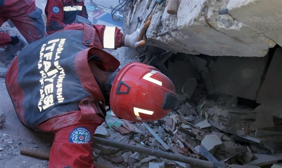 B&uuml;y&uuml;kşehir ekipleri 4 g&uuml;nd&uuml;r İzmir&rsquo;de