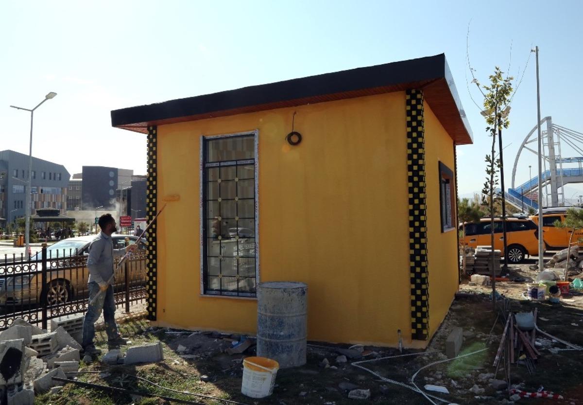 Van B&uuml;y&uuml;kşehir Belediyesi taksi duraklarını yeniliyor