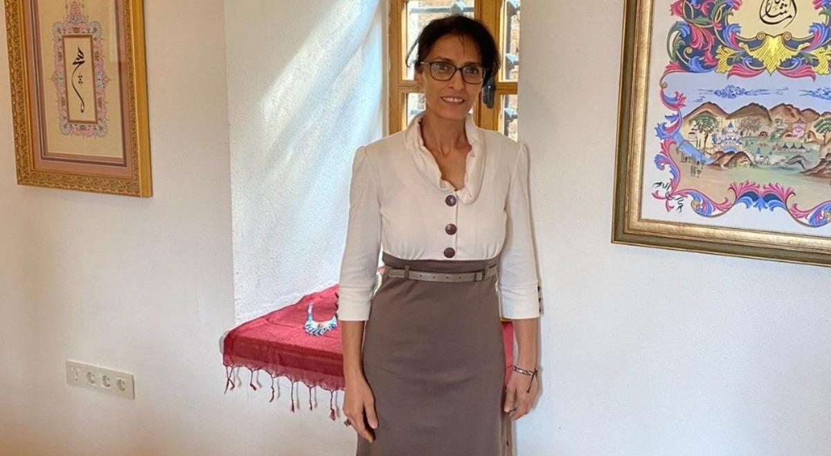 &Uuml;niversiteden 51 yaşında birincilikle mezun oldu