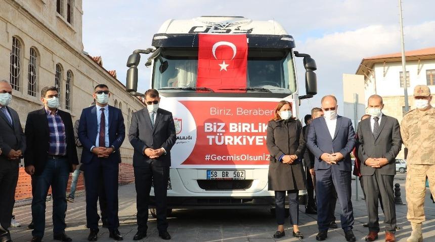 Sivas&rsquo;tan İzmir&rsquo;e yardım eli