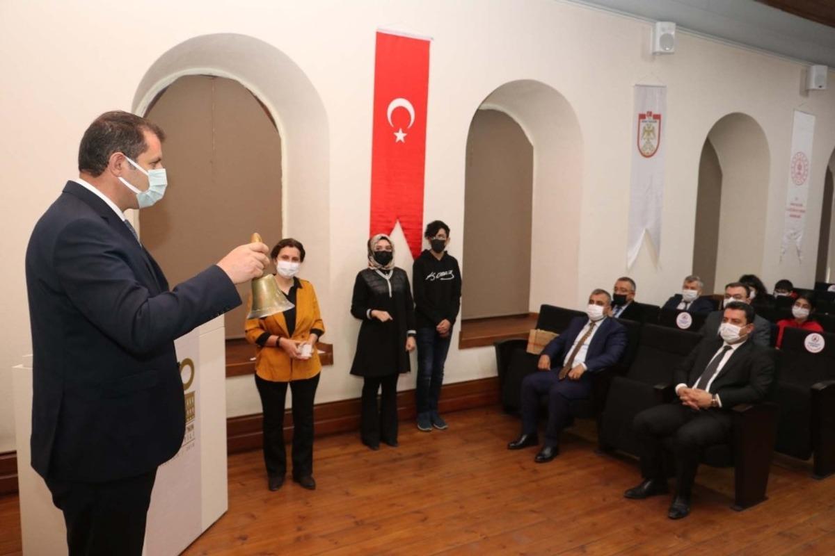İlk ders zilini Ayhan &ccedil;aldı