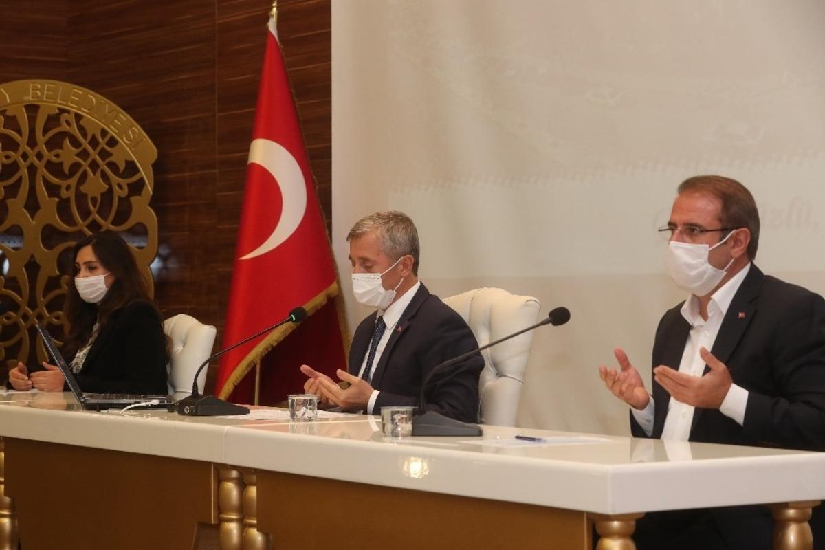 Meclis toplantısında depremzedeler i&ccedil;in dua