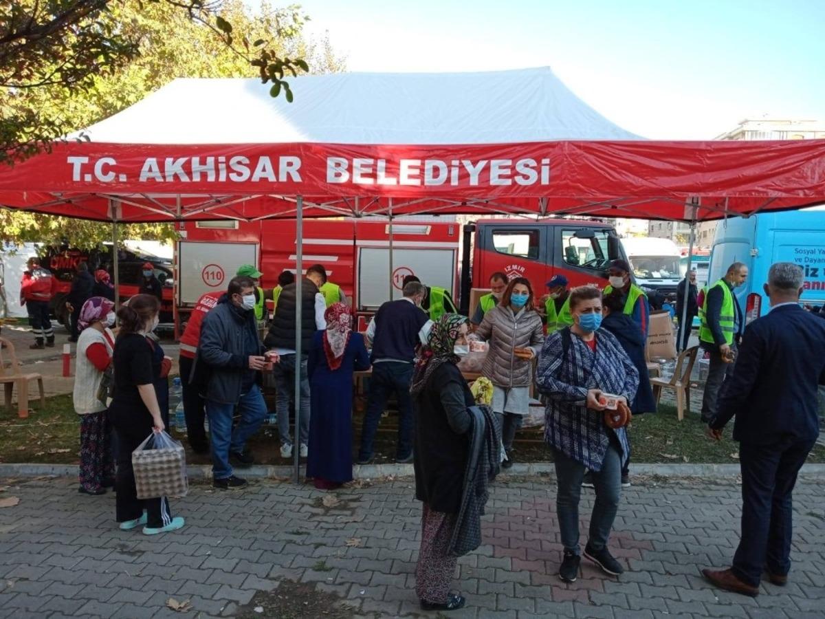 Akhisar&rsquo;dan İzmir&rsquo;e yardım k&ouml;pr&uuml;s&uuml;