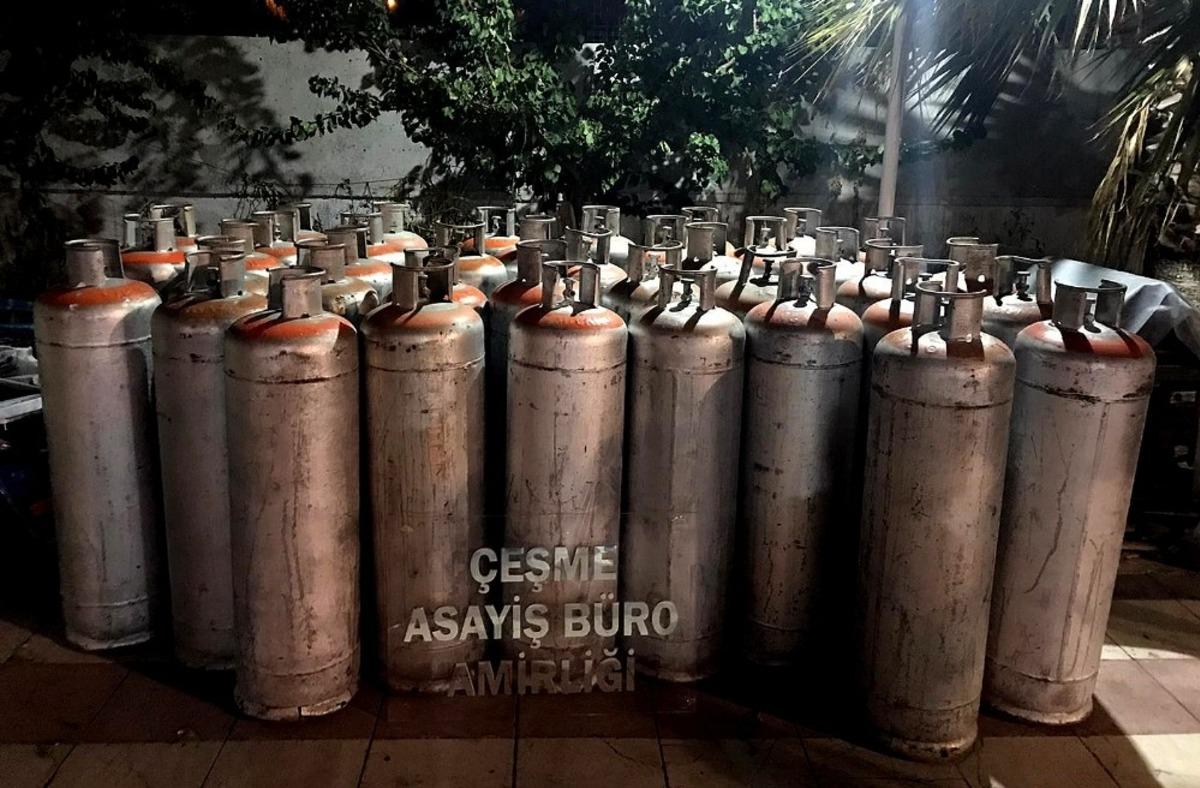 &Ccedil;eşme&rsquo;de t&uuml;p hırsızlığı zanlısı 3 kişi tutuklandı