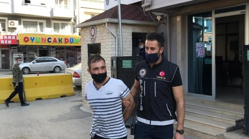 Uyuşturucu satıcısı yakayı ele verdi