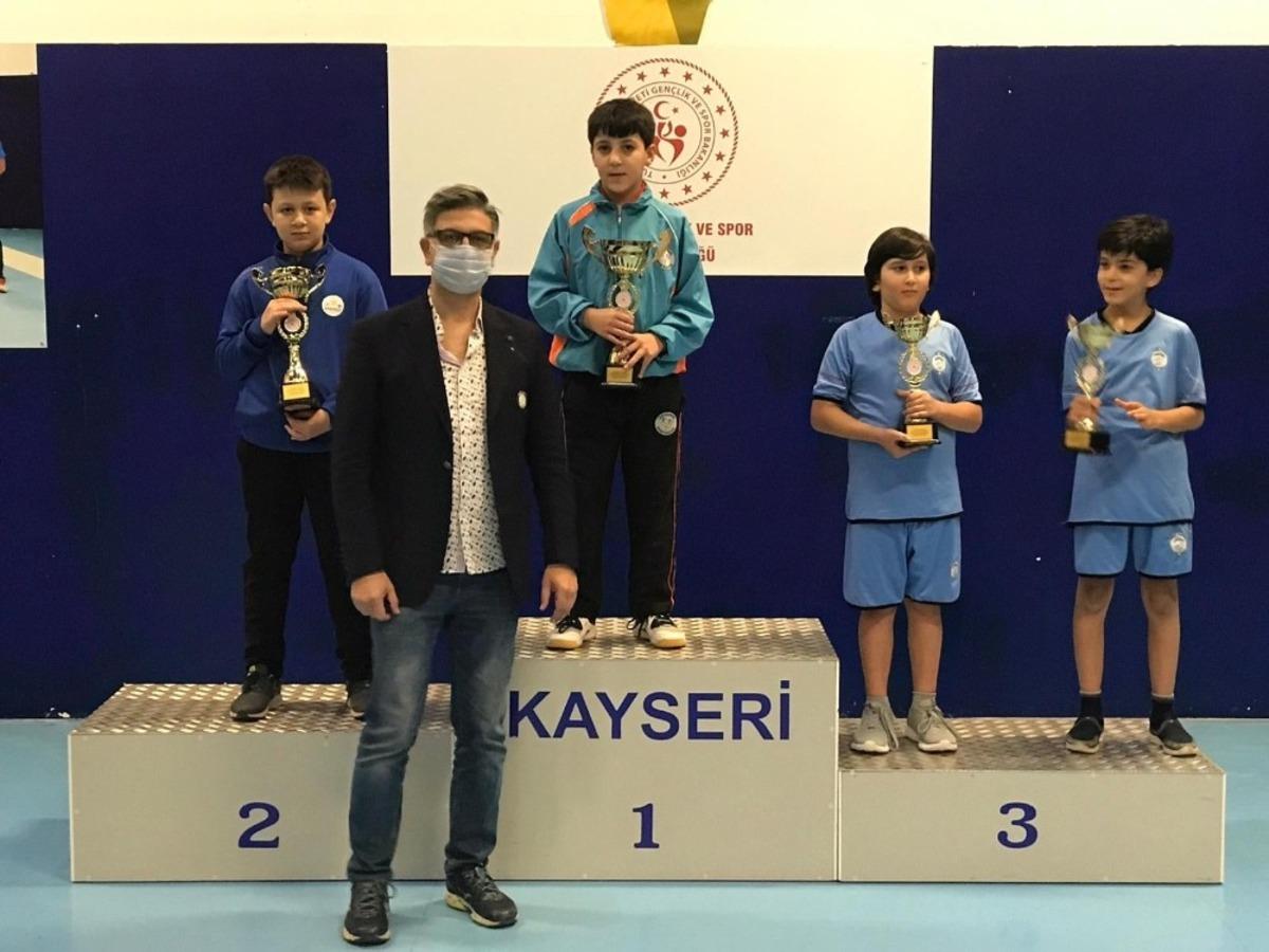 Raketler Cumhuriyet Kupası i&ccedil;in sallandı