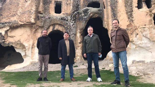 Kaya, Altınovalı misafirlerine Afyon’u tanıttı