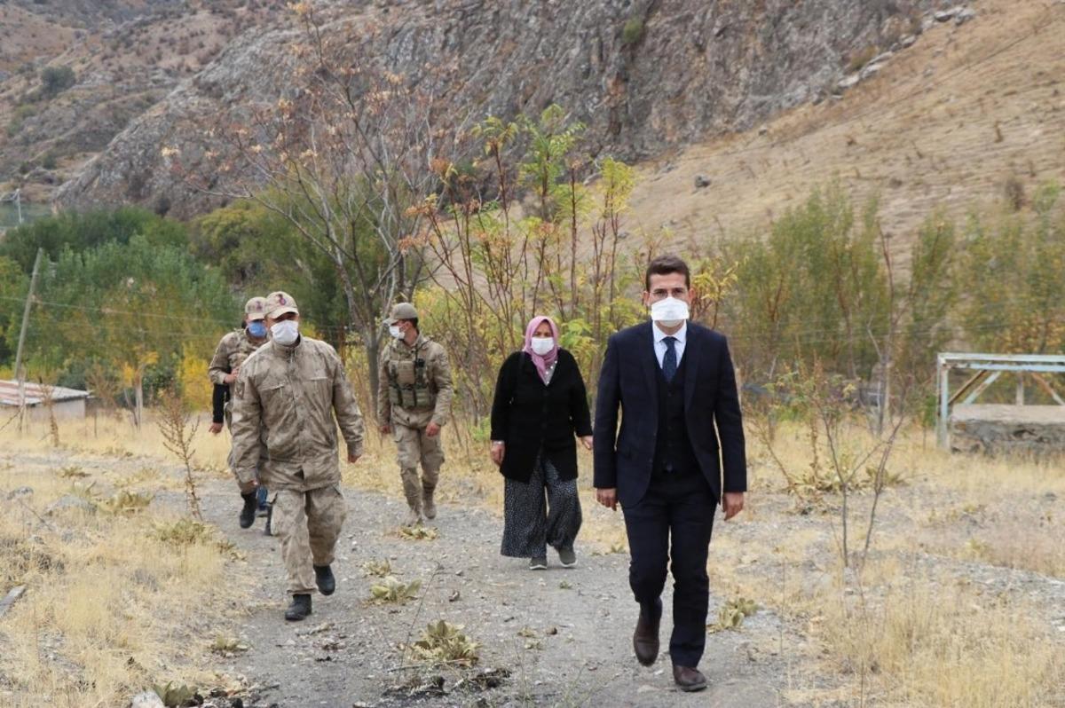 Kaymakam Kaptanoğlu, Kayacık k&ouml;y&uuml;n&uuml; ziyaret etti