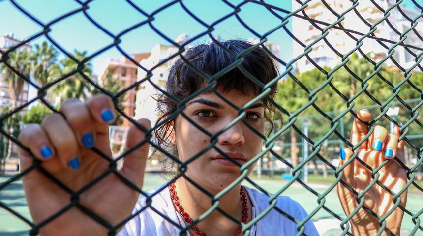 Bebekken sokağa atıldı, babası taciz etti, uyuşturucu batağına saplandı...