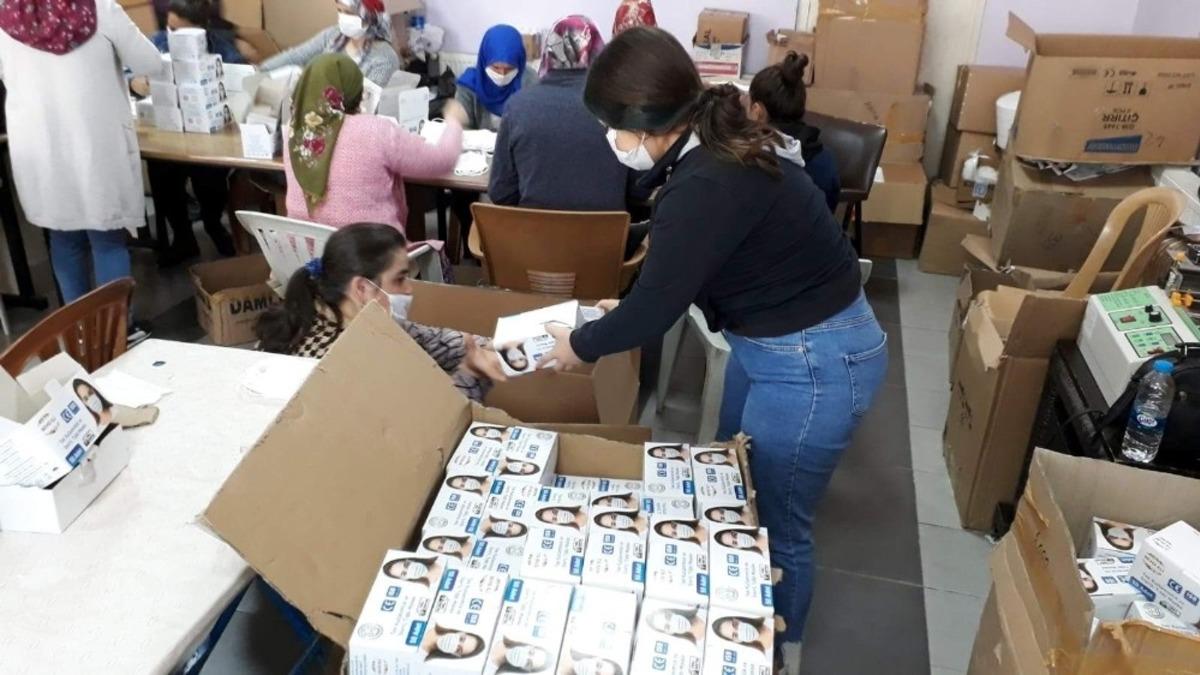 Karacasu Kaymakamlığı&rsquo;ndan depremzedelere ve kurtarma ekiplerine maske desteği