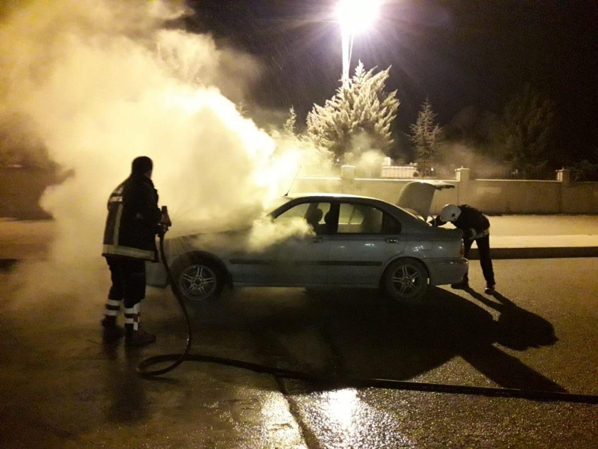 Van&rsquo;da seyir halindeki otomobil yandı