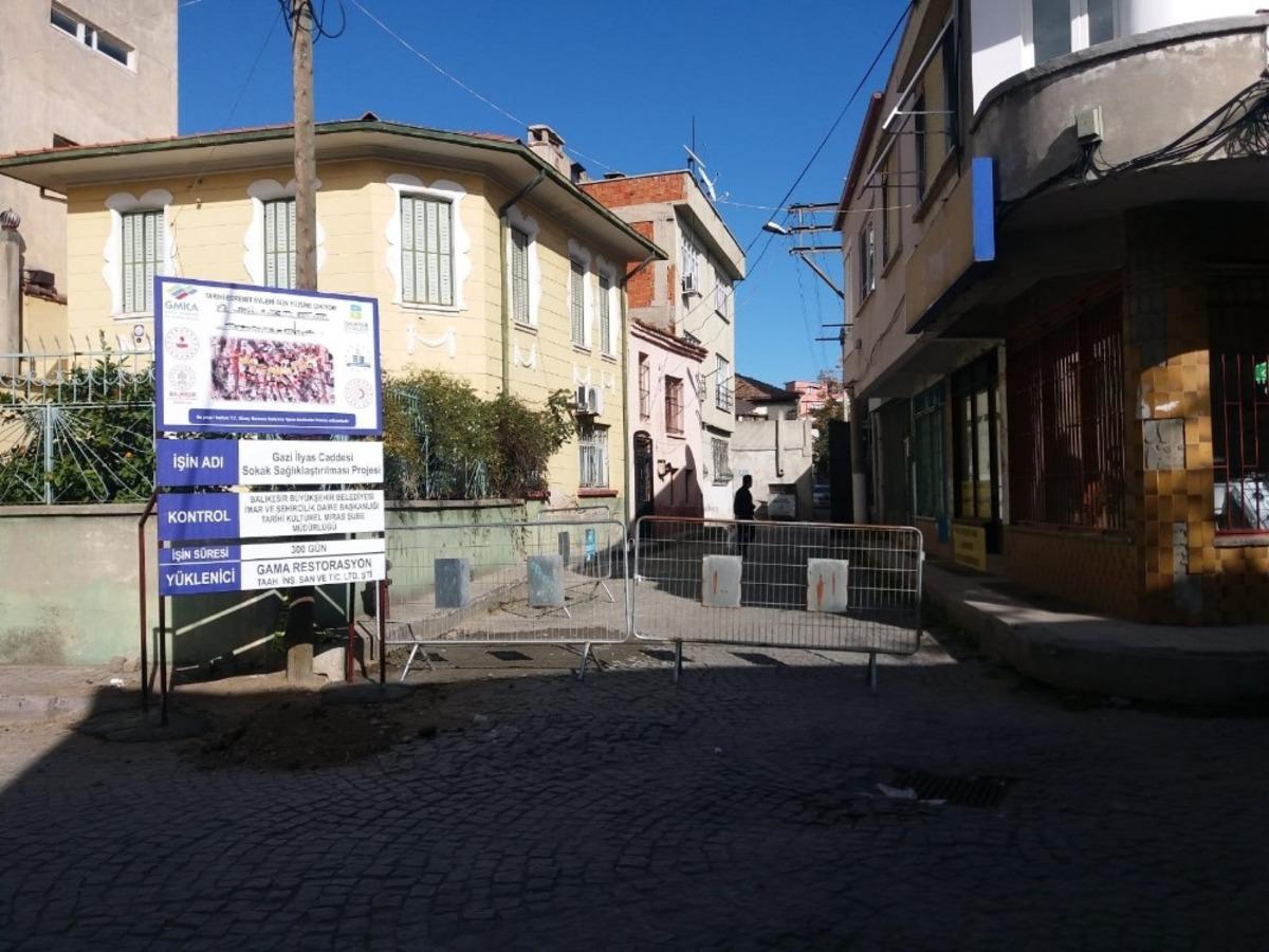 Tarihi Edremit evleri g&uuml;n y&uuml;z&uuml;ne &ccedil;ıkıyor projesi restorasyonu başladı