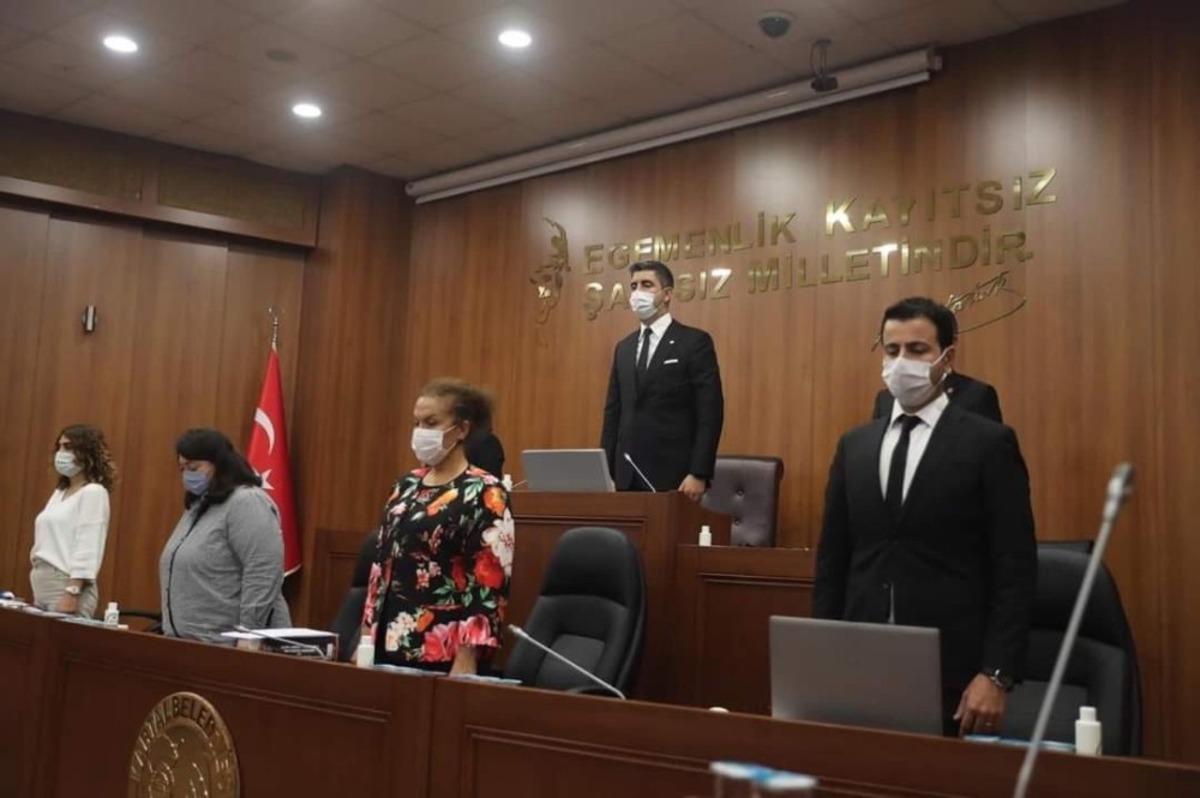 İzmir depreminde hayatını kaybedenler Kartal&rsquo;da anıldı