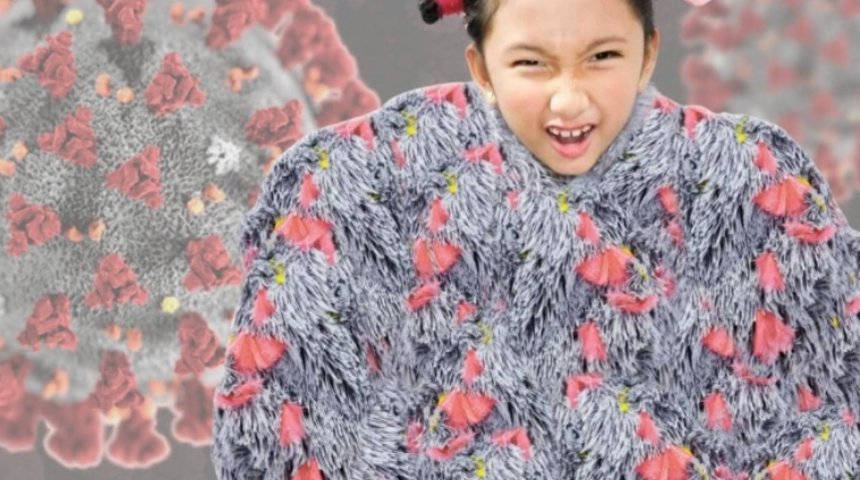 K&uuml;&ccedil;&uuml;k &ccedil;ocuğuna vir&uuml;s kost&uuml;m&uuml; giydirdi, tepki &ccedil;ekti! 