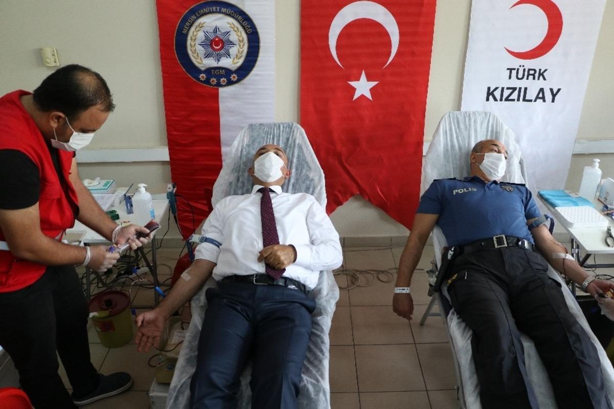 Mersin polisinden kan bağışı kampanyasına destek