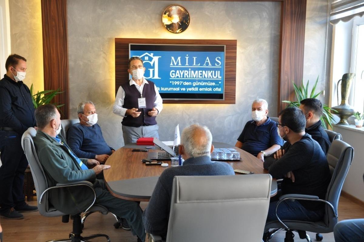 Meslek duayenleri ve gen&ccedil;ler belgelerini aldılar