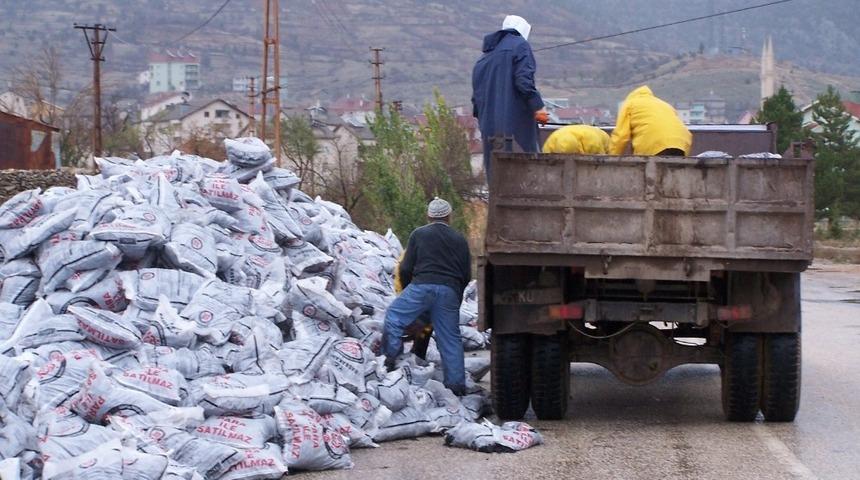 Beyşehir&rsquo;de ihtiya&ccedil; sahibi ailelere yakacak desteği