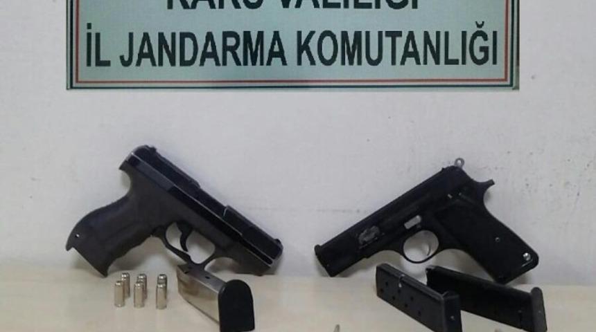 Kars&rsquo;ta silah ele ge&ccedil;irildi