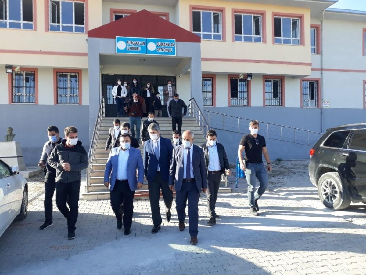 Kaymakam Din&ccedil; ve Başkan Ensari&rsquo;den okul ziyareti