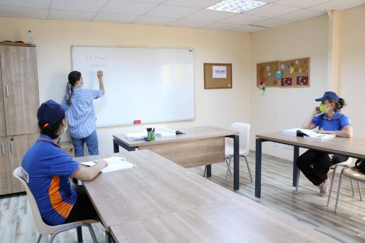 &Ouml;zel &ouml;ğrenciler E-KPSS&rsquo;ye hazırlanıyor