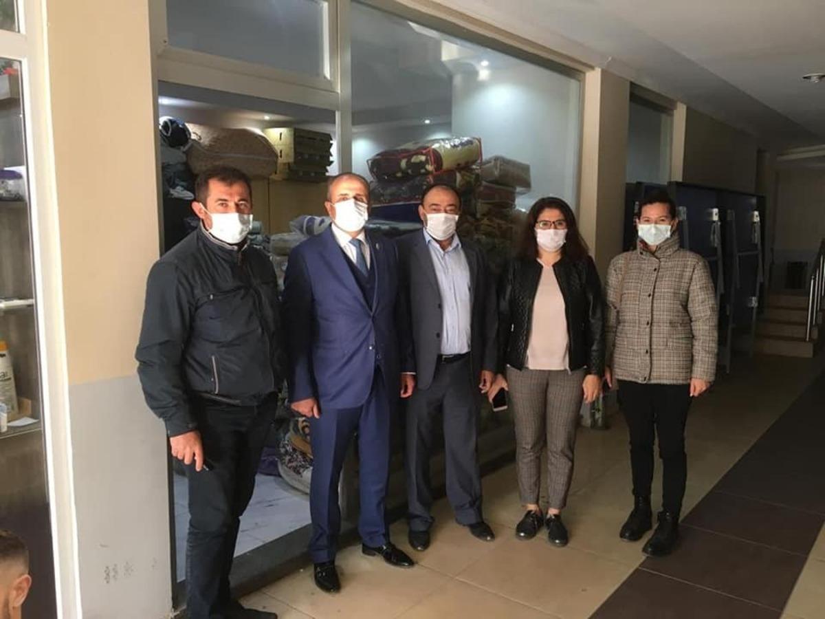 Sarıg&ouml;ll&uuml; eğitimcilerden İzmirli depremzedelere battaniye