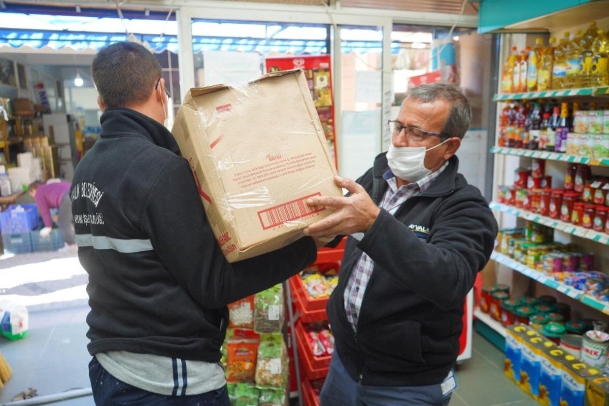 Ayvalıklılar &ldquo;İzmir depremzedeleri&rdquo; i&ccedil;in seferber oldu