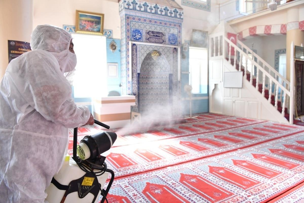 Konyaaltı&rsquo;nda dezenfekte &ccedil;alışmaları s&uuml;r&uuml;yor