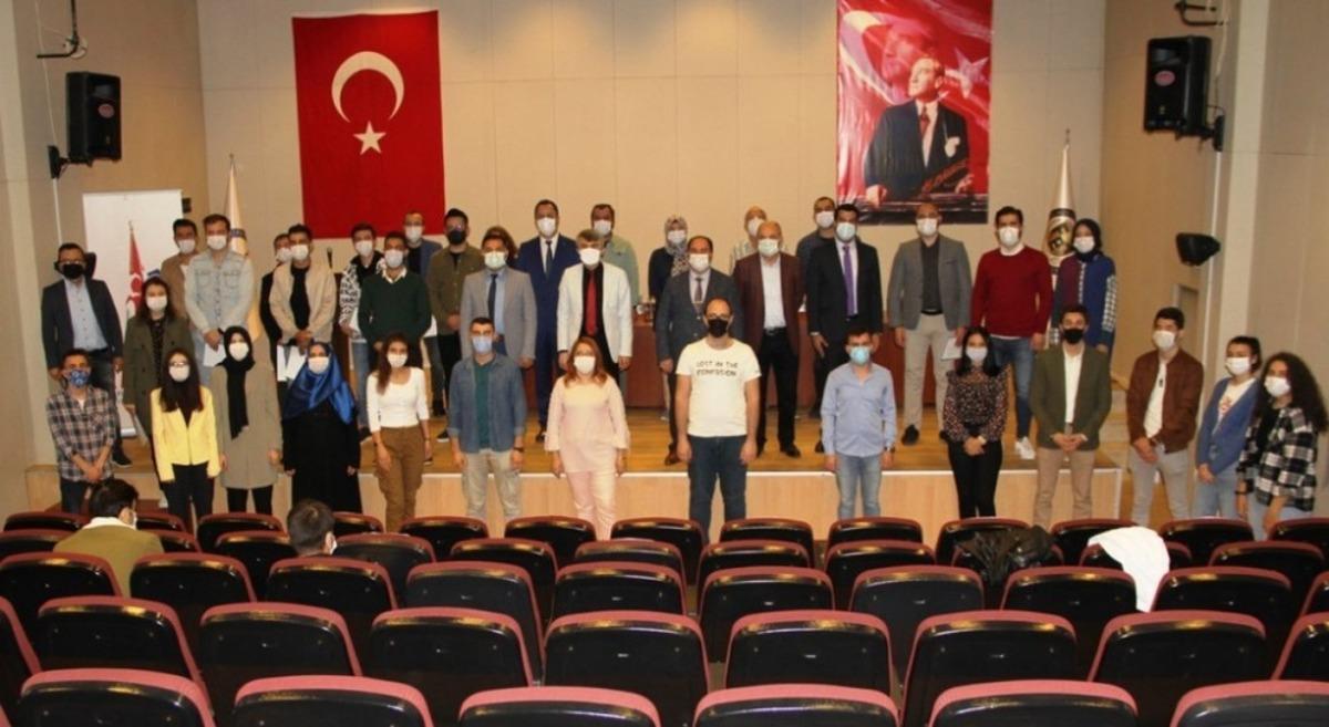 DP&Uuml;&rsquo;de Kariyer Gelişimde Proje Bilgisi Eğitimi