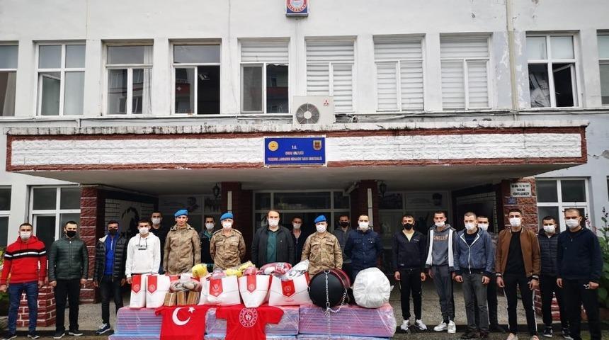 Komando taburuna spor malzemesi desteği