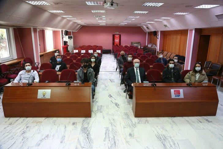 Gençlerle sohbet eden Başkan Kazım Kurt: “Her zaman yanınızdayız!” G4