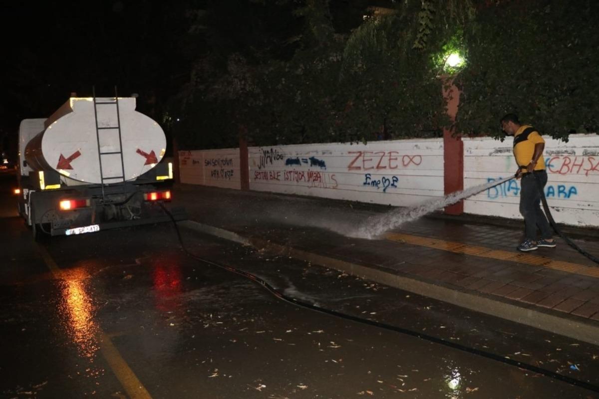 Kayapınar&rsquo;da temizlik &ccedil;alışmaları devam ediyor