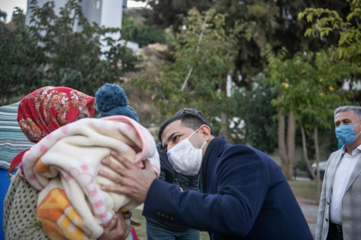 Başkan G&uuml;nel depremzedeleri yalnız bırakmıyor
