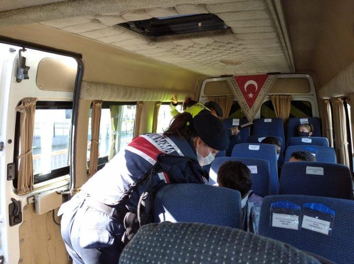 Jandarma trafik timleri, öğrenci servislerini denetledi G4