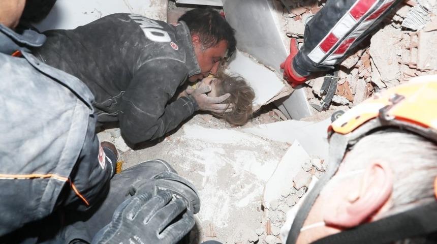 Aydan bebeğe hayat öpücüğü veren kişinin çocuklarının okul masraflarını üstlendi