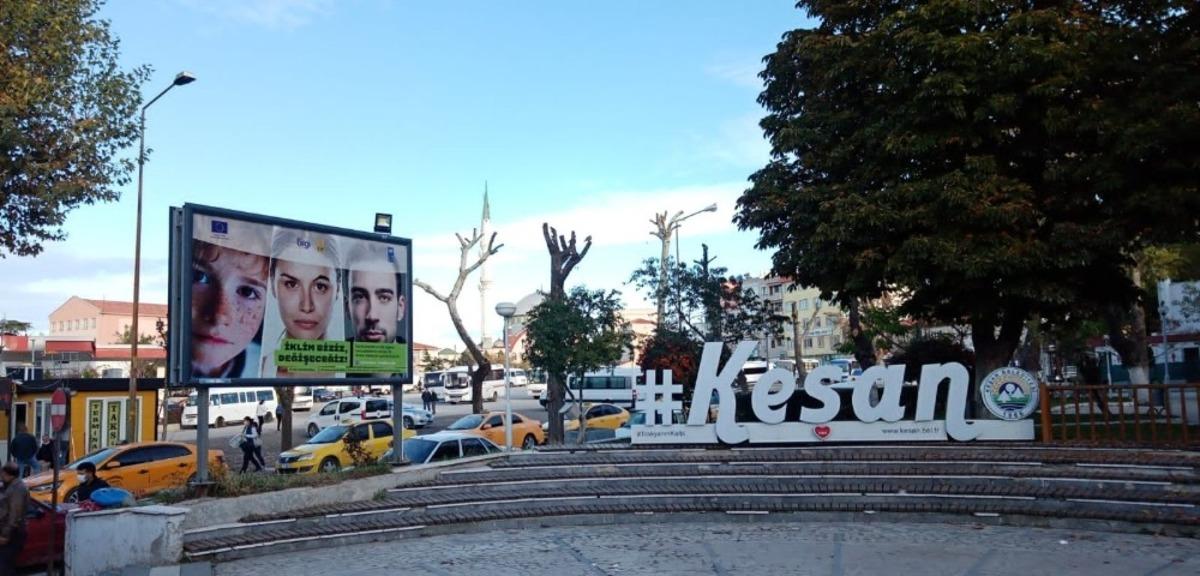 Edirne&rsquo;de iklim farkındalığı i&ccedil;in binaları giydirdiler