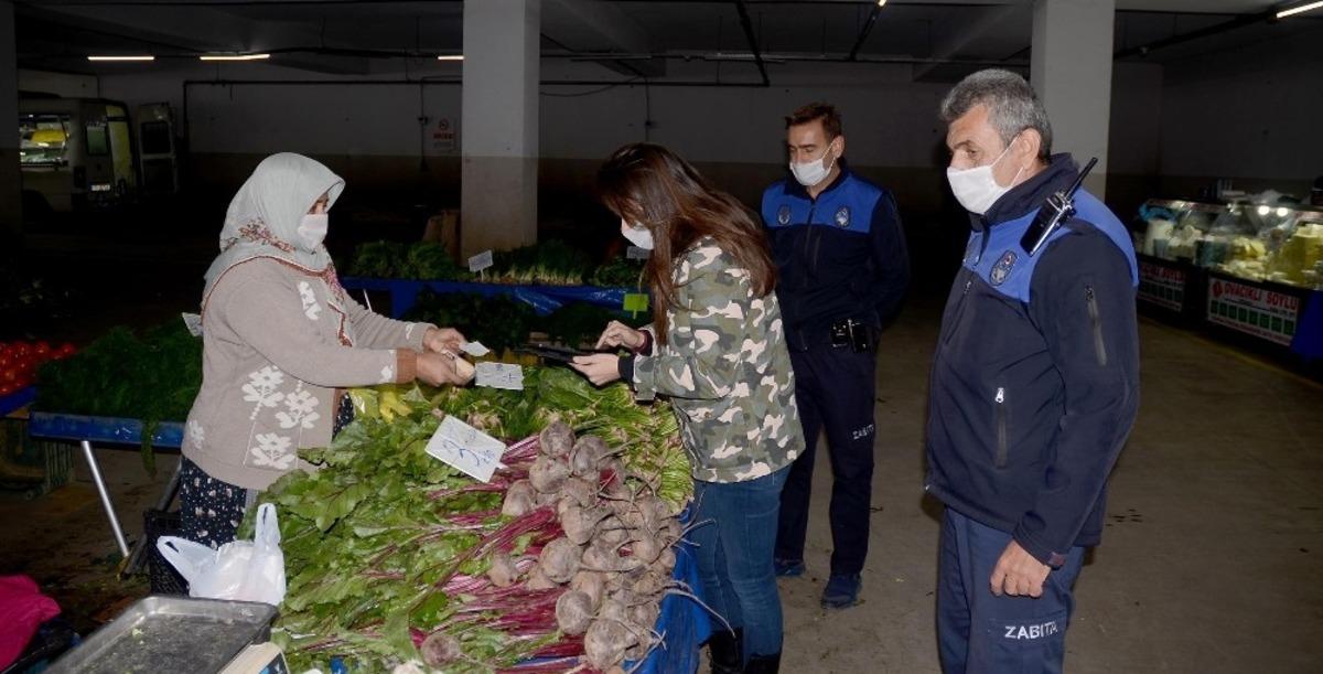 Kuşadası&rsquo;ndaki pazar yerleri korona vir&uuml;se karşı tam korumalı hale getirildi