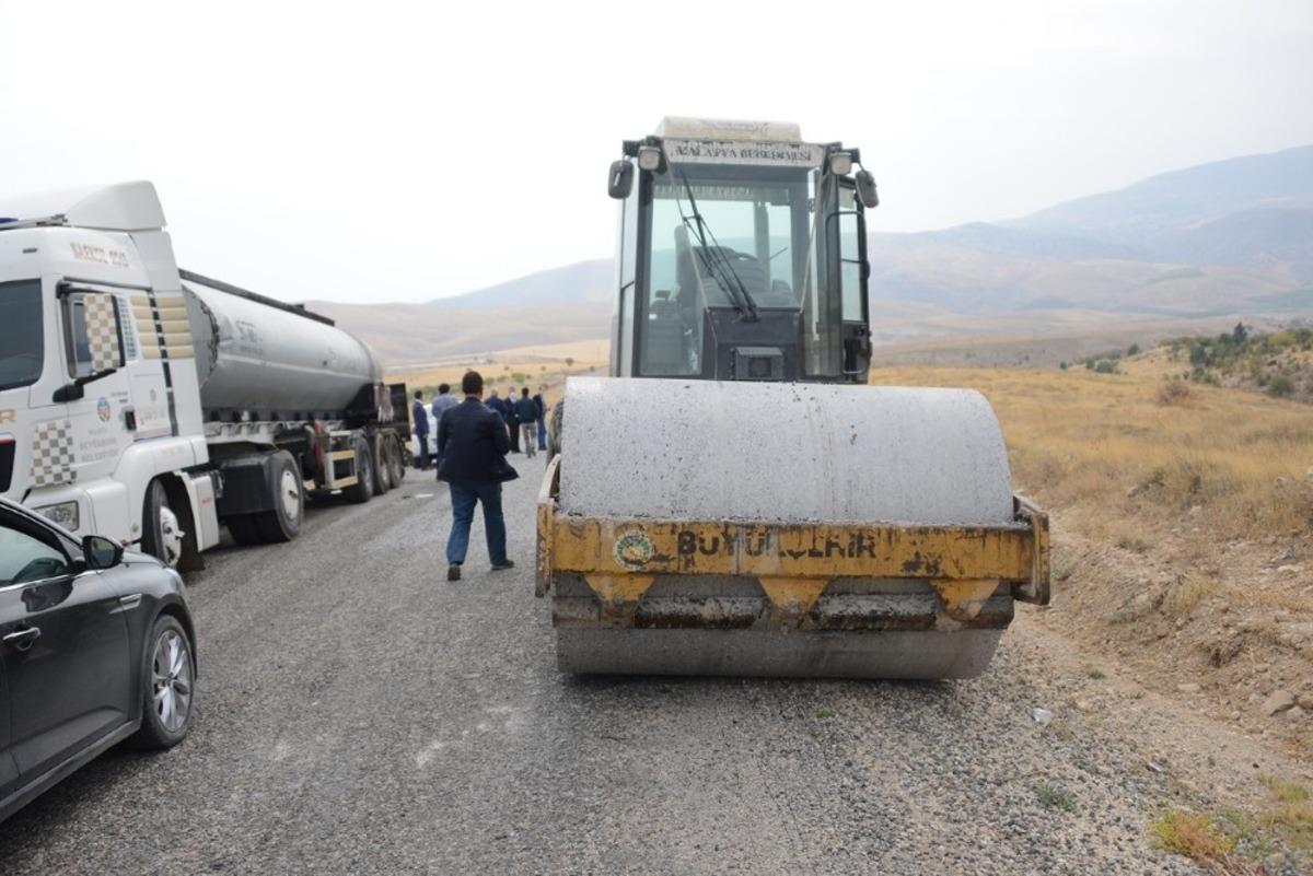 Malatya kırsalında 4 mahallenin grup yolunu asfaltladı