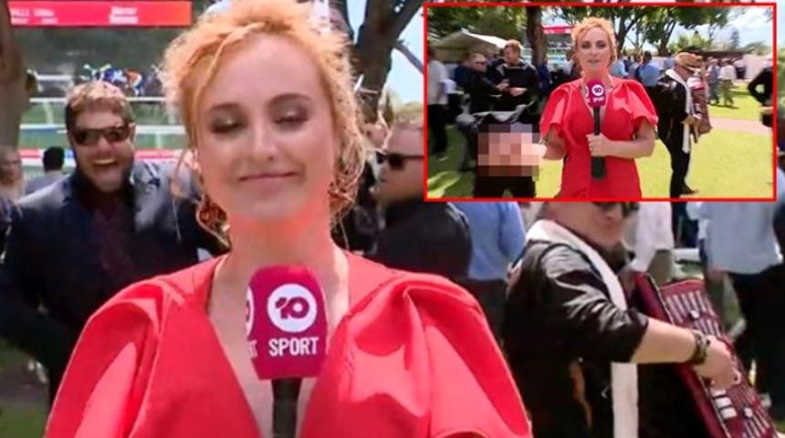 Avustralyalı muhabir Lee Steele, canlı yayında iki kez seyircilerin tacizine uğradı