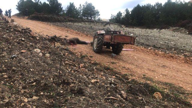 Kullandığı traktörün altında kalarak feci şekilde hayatını kaybetti