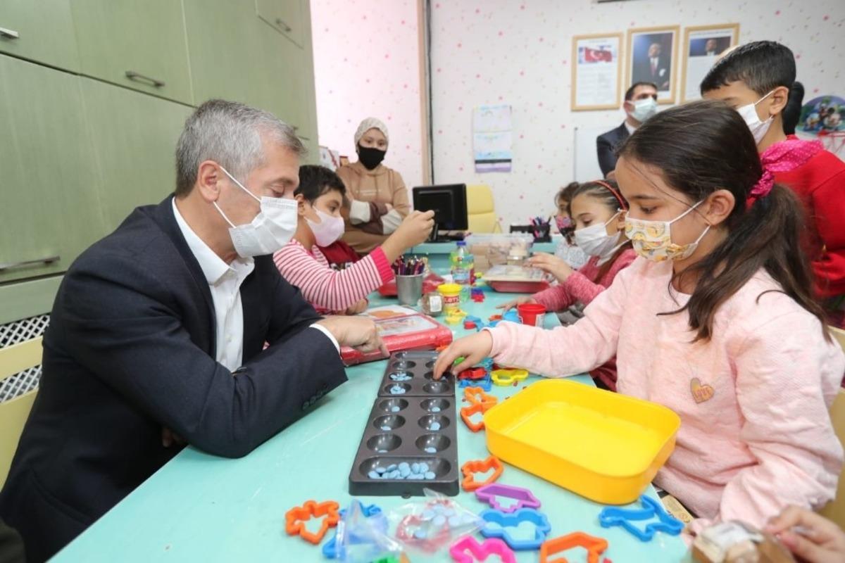 L&ouml;semili &ccedil;ocuklara moral ziyareti