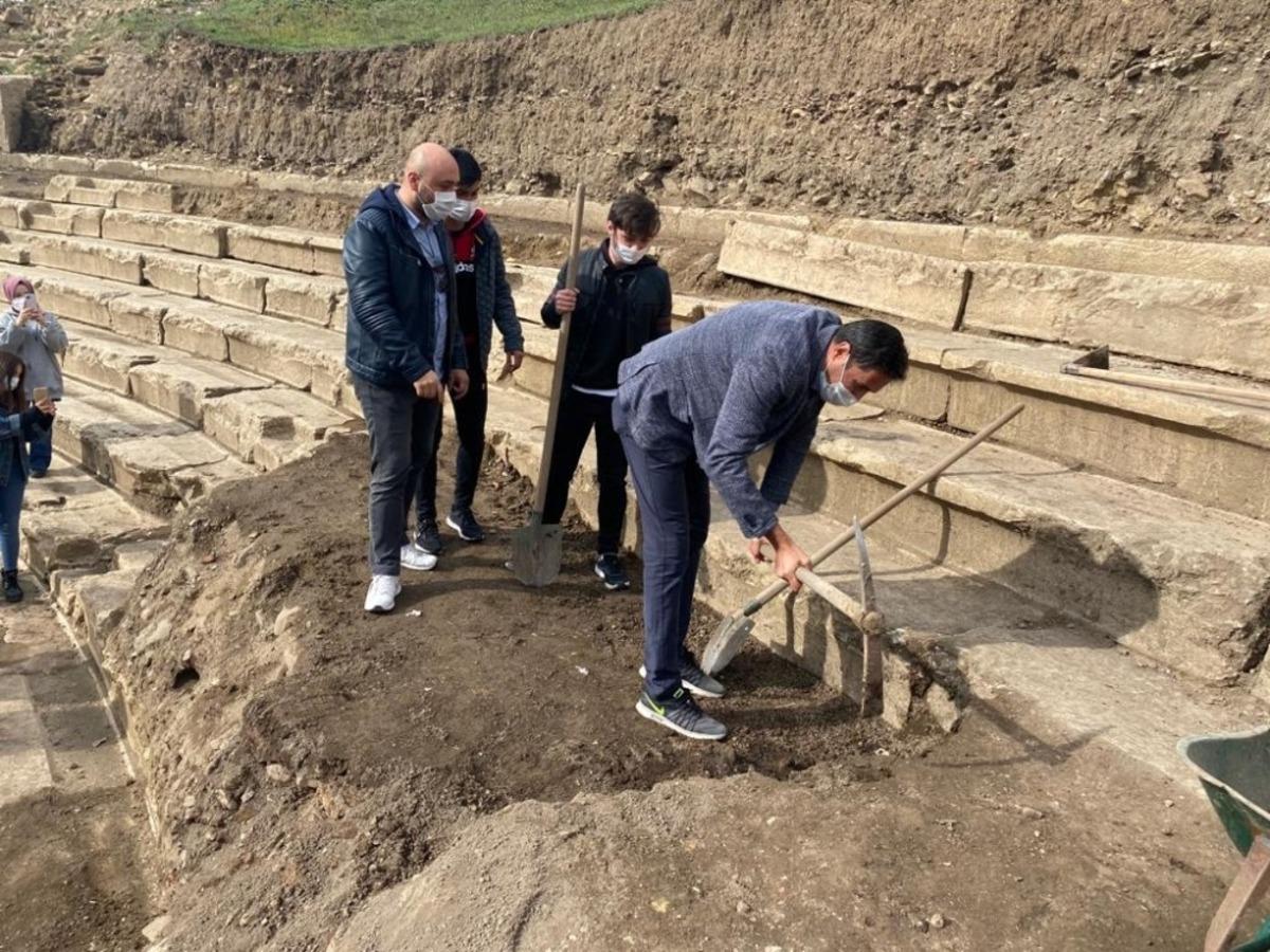 &Ouml;ğrencilerden kazı &ccedil;alışmalarına destek