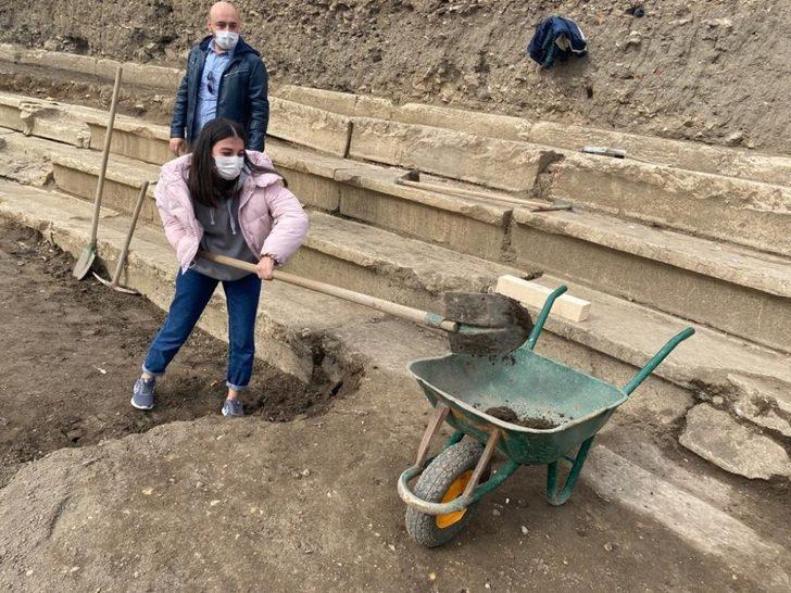 Öğrencilerden kazı çalışmalarına destek G2
