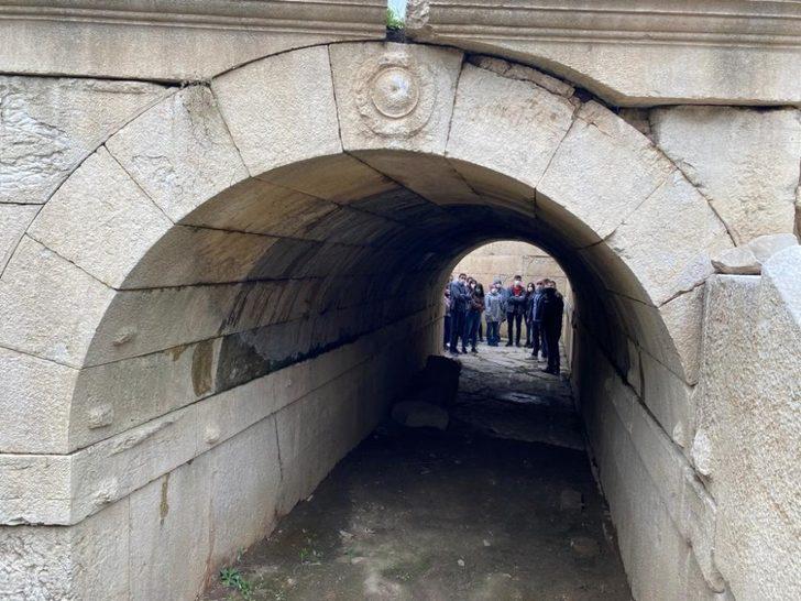 Öğrencilerden kazı çalışmalarına destek G4