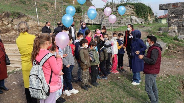 Öğrencilerden kazı çalışmalarına destek G5