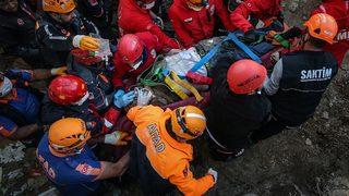 İzmir'de depremden 26 saat sonra enkaz altından çıkarılan Helim Sarı, hayatını kaybetti